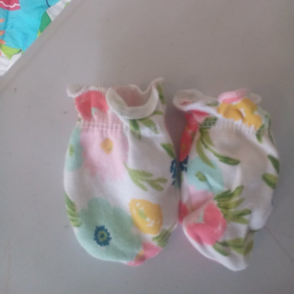 NWOT BABY MITTENS